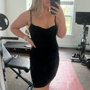 Vintage 1980’s velvet body con black dress size 12